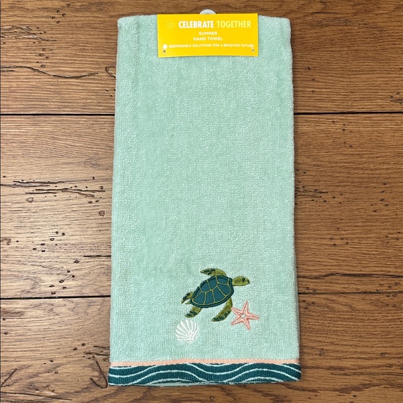 Sea Turtle Embroidered Hand Towel - Picture 4 of 4